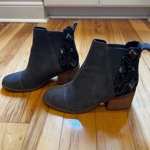 Like New- Tom’s Grey Suede bootie